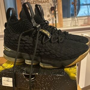 Nike LeBron 15